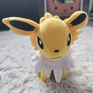 2017 TOMY Pokémon Jolteon 9" Inch Sitting Plush Stuffed